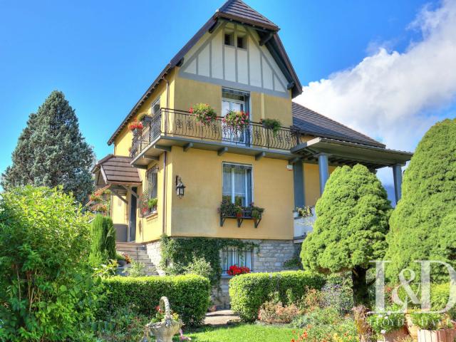Maison 8 pièces 212 m²