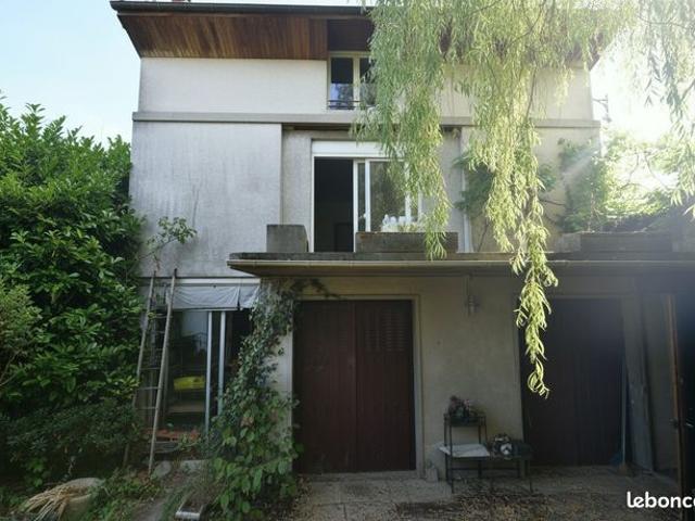 Maison 8 pièces 213 m²