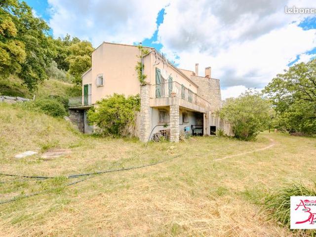 Maison 8 pièces 213 m²