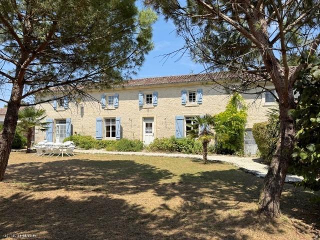 Maison 8 pièces 213 m²