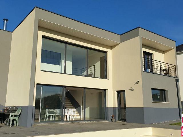 Maison 8 pièces 213 m²