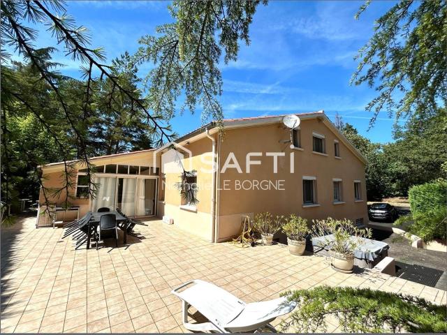 Maison 8 pièces 213 m²