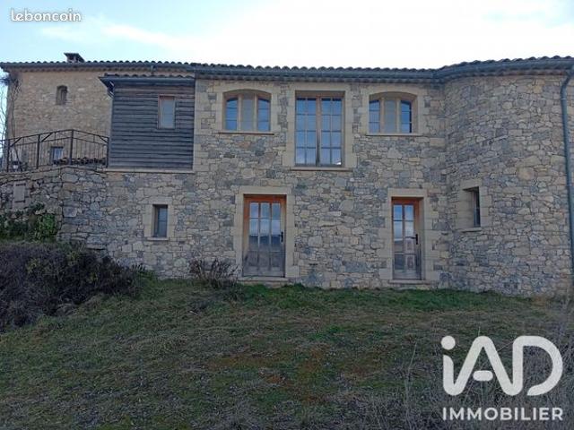 Maison 8 pièces 213 m²
