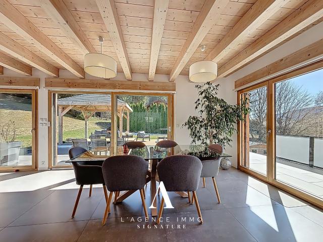 Maison 8 pièces 213 m²