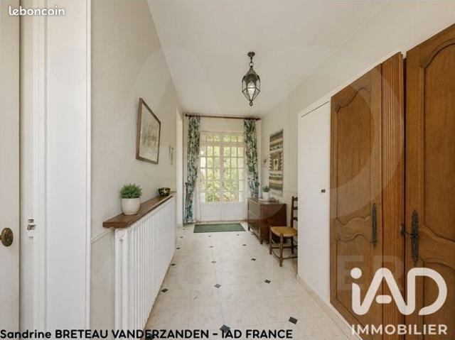 Maison 8 pièces 213 m²