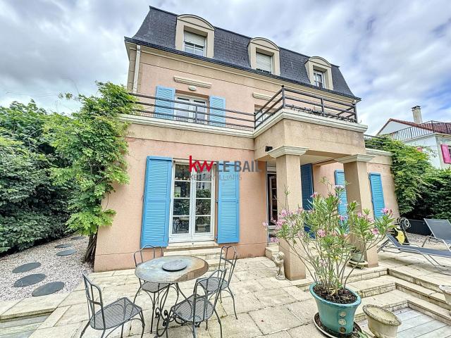 Maison 8 pièces 213 m²