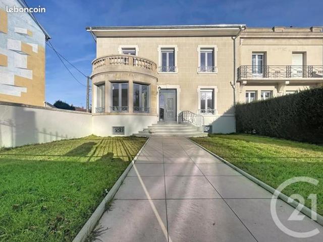 Maison 8 pièces 213 m²