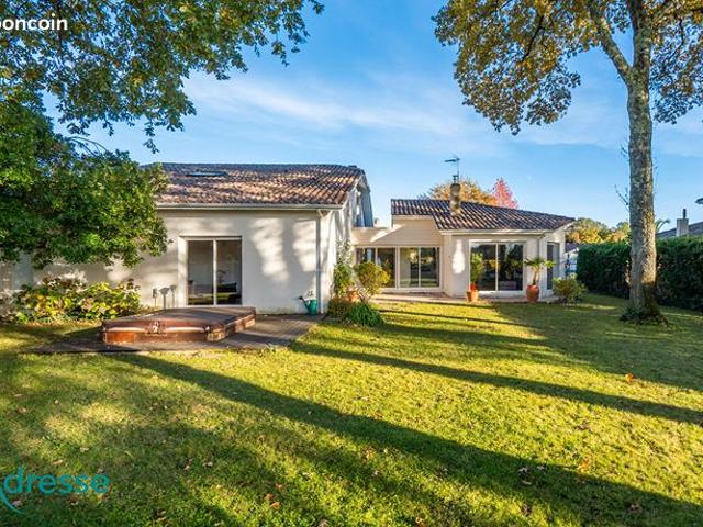 Maison 8 pièces 213 m²