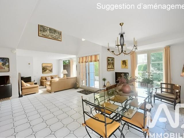 Maison 8 pièces 213 m²