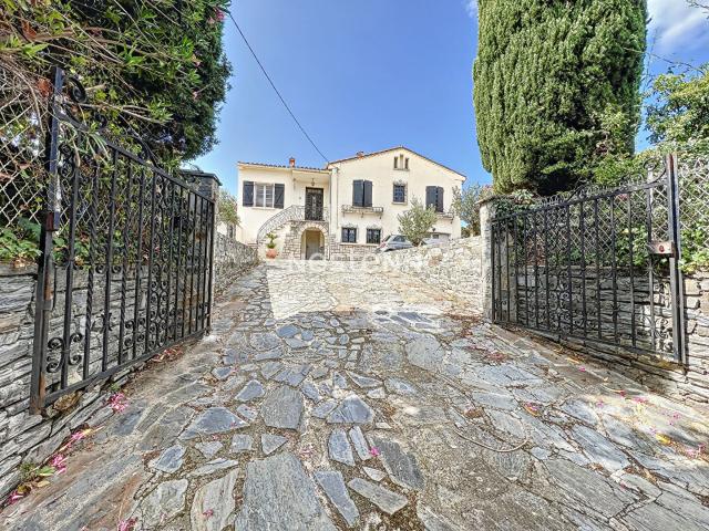 Maison 8 pièces 213 m²