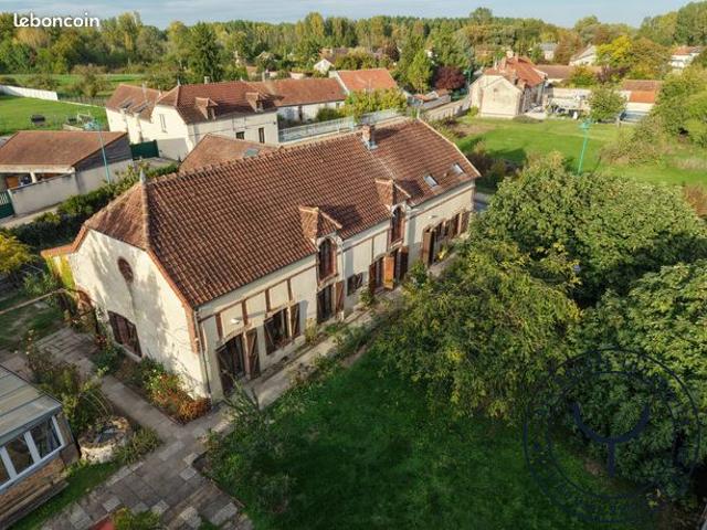 Maison 8 pièces 213 m²