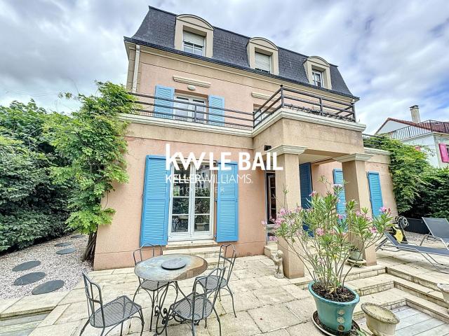 Maison 8 pièces 213 m²