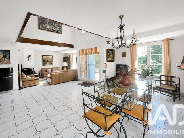 Maison 8 pièces 213 m²