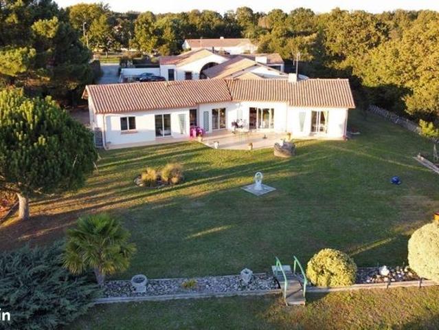 Maison 8 pièces 213 m²