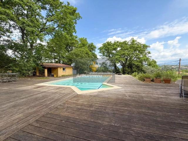 Maison 8 pièces 224 m²
