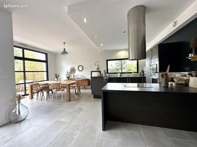 Maison 8 pièces 224 m²