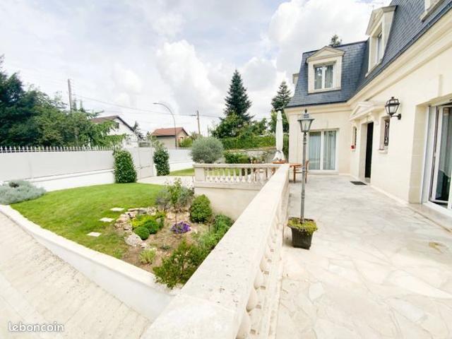 Maison 8 pièces 225 m²
