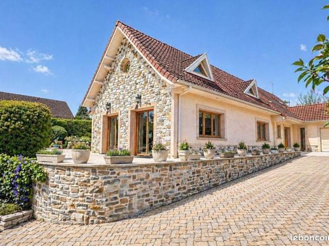 Maison 8 pièces 225 m²