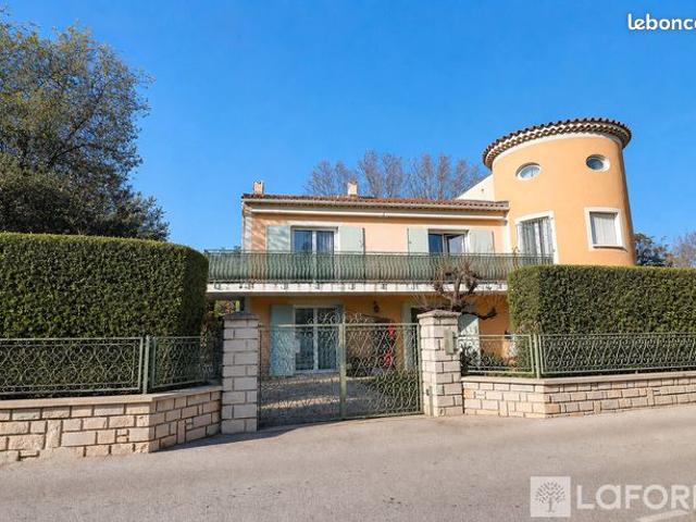 Maison 8 pièces 225 m²