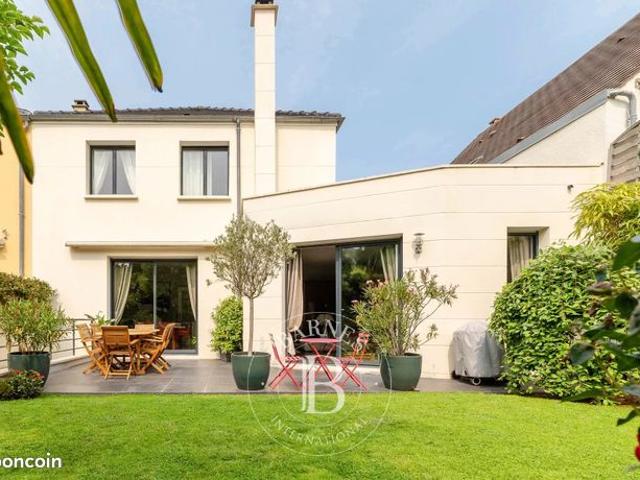 Maison 8 pièces 225 m²
