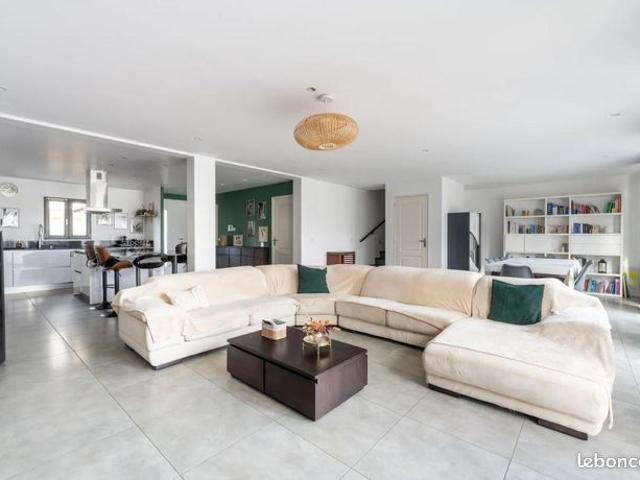 Maison 8 pièces 225 m²