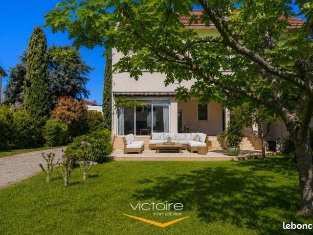 Maison 8 pièces 225 m²