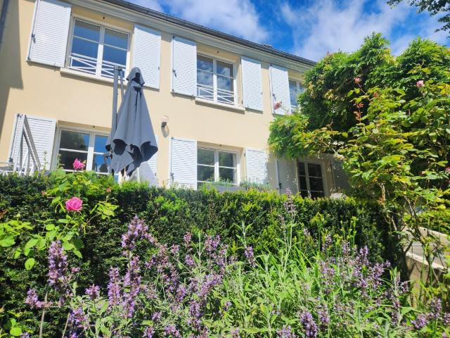 Maison 8 pièces 225 m²