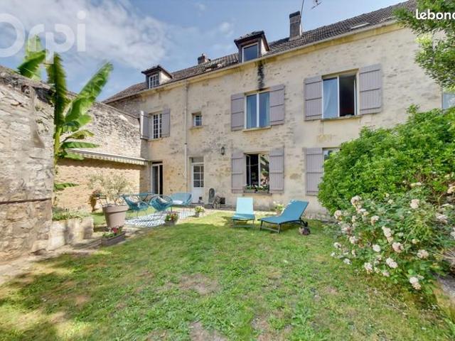Maison 8 pièces 225 m²