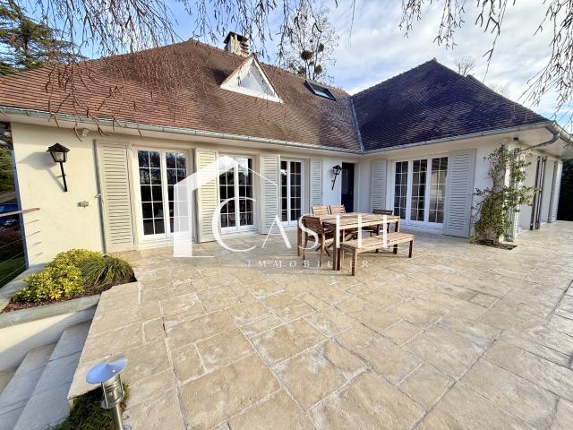 Maison 8 pièces 225 m²