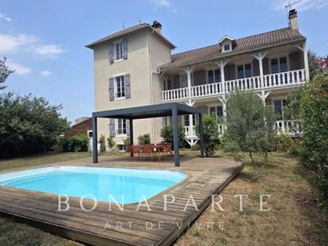 Maison 8 pièces 226 m²
