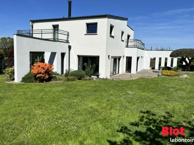 Maison 8 pièces 226 m²