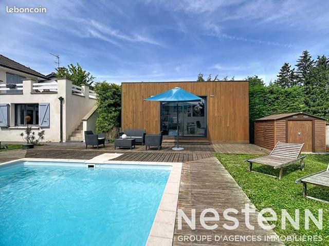 Maison 8 pièces 226 m²