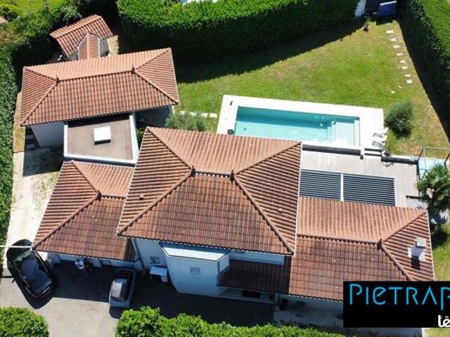 Maison 8 pièces 226 m²