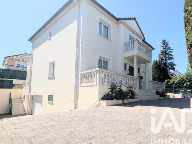 Maison 8 pièces 226 m²