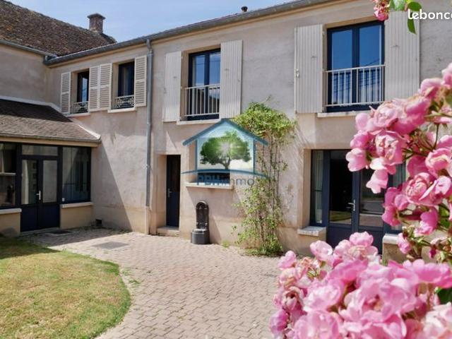 Maison 8 pièces 226 m²