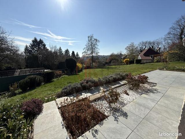 Maison 8 pièces 226 m²