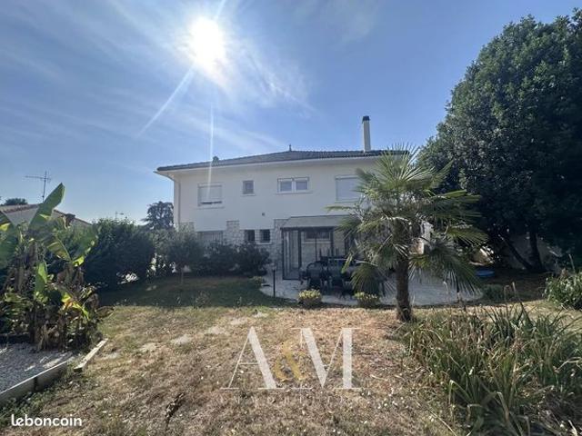 Maison 8 pièces 226 m²