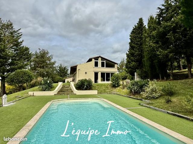 Maison 8 pièces 226 m²