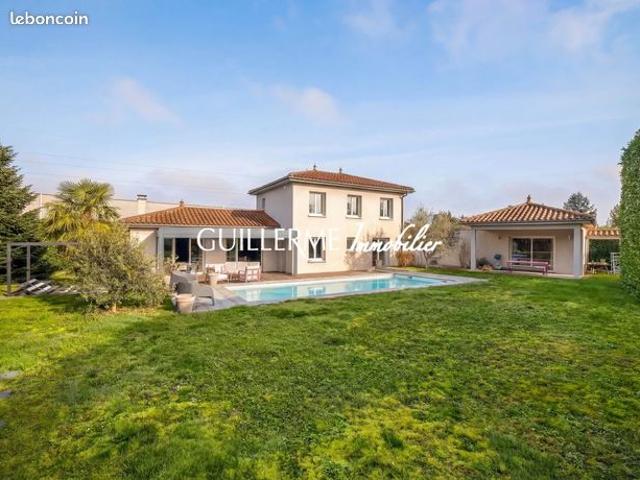 Maison 8 pièces 226 m²