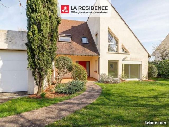 Maison 8 pièces 226 m²