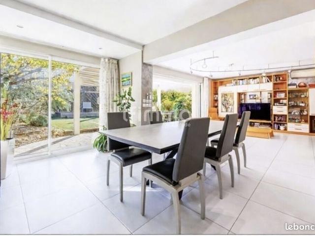 Maison 8 pièces 227 m²