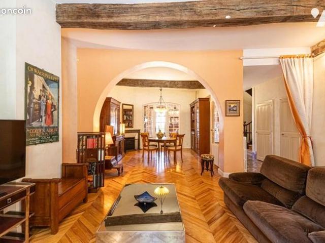 Maison 8 pièces 227 m²