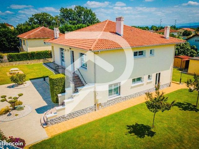 Maison 8 pièces 227 m²