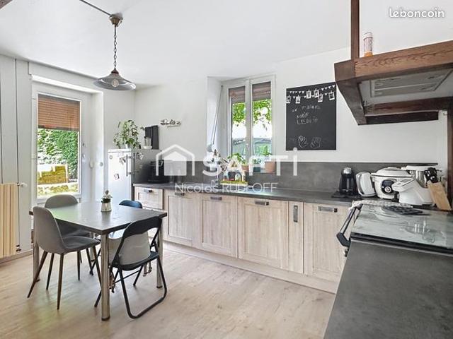 Maison 8 pièces 227 m²