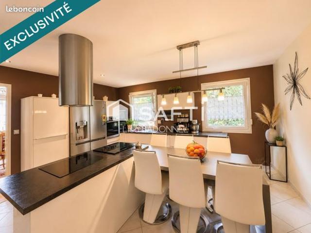 Maison 8 pièces 227 m²
