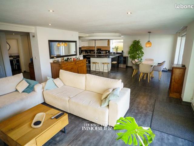 Maison 8 pièces 227 m²