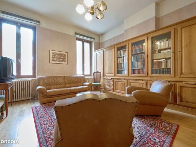 Maison 8 pièces 227 m²