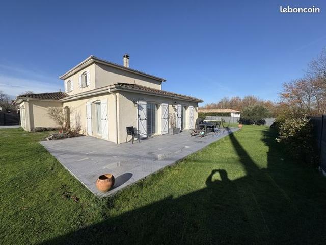 Maison 8 pièces 227 m²