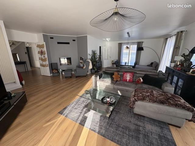 Maison 8 pièces 227 m²