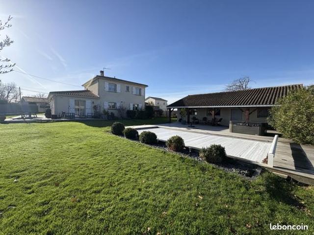 Maison 8 pièces 227 m²